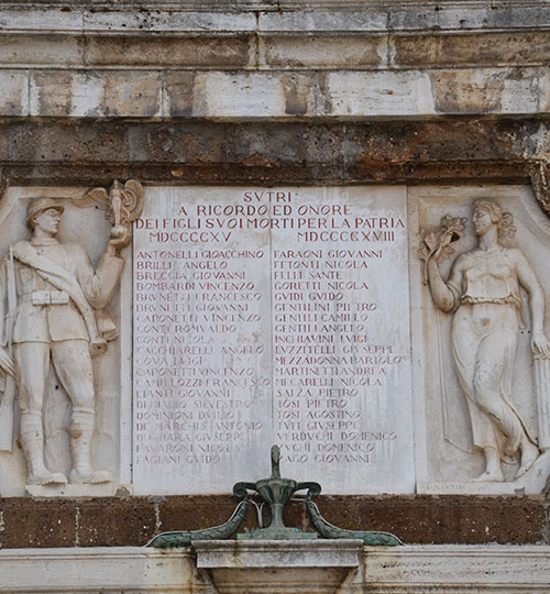 Piazza-del-Comune-Sutri-caduti-guerra