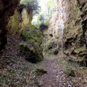 Tagliate-Etrusche-Sutri-vie-cave